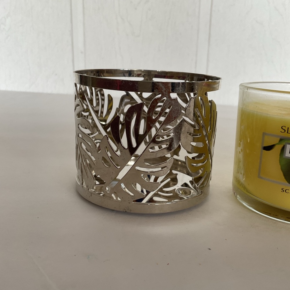 Bath & Body Works Slatkin and Company Fresh Lemon Candle and holder NWT - Picture 3 of 10